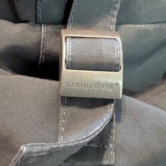 Women's Canada Goose Victoria Parka Duck Down Jacket with Coyote Fur Trim - Picture 10 of 12